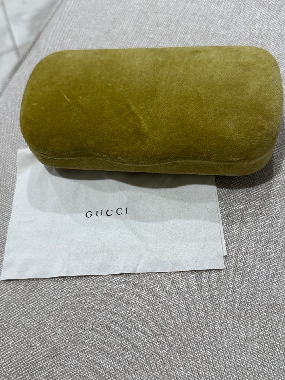 Gucci Olive Velvet Sunglasses 🕶️ Case with Wipe